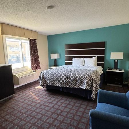 Americas Best Value Inn New London Mystic Bagian luar foto