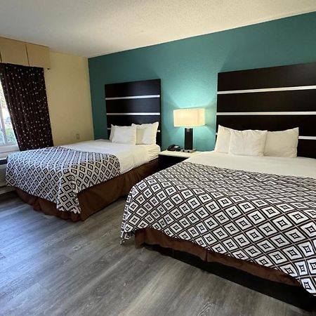 Americas Best Value Inn New London Mystic Bagian luar foto