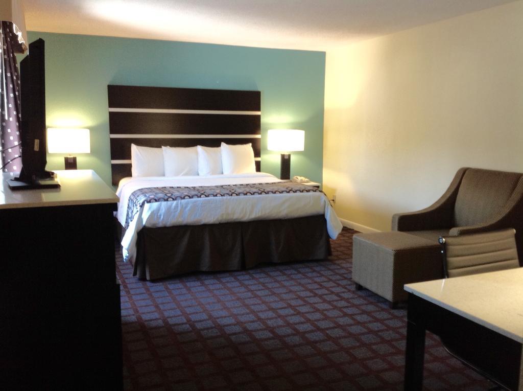 Americas Best Value Inn New London Mystic Ruang foto