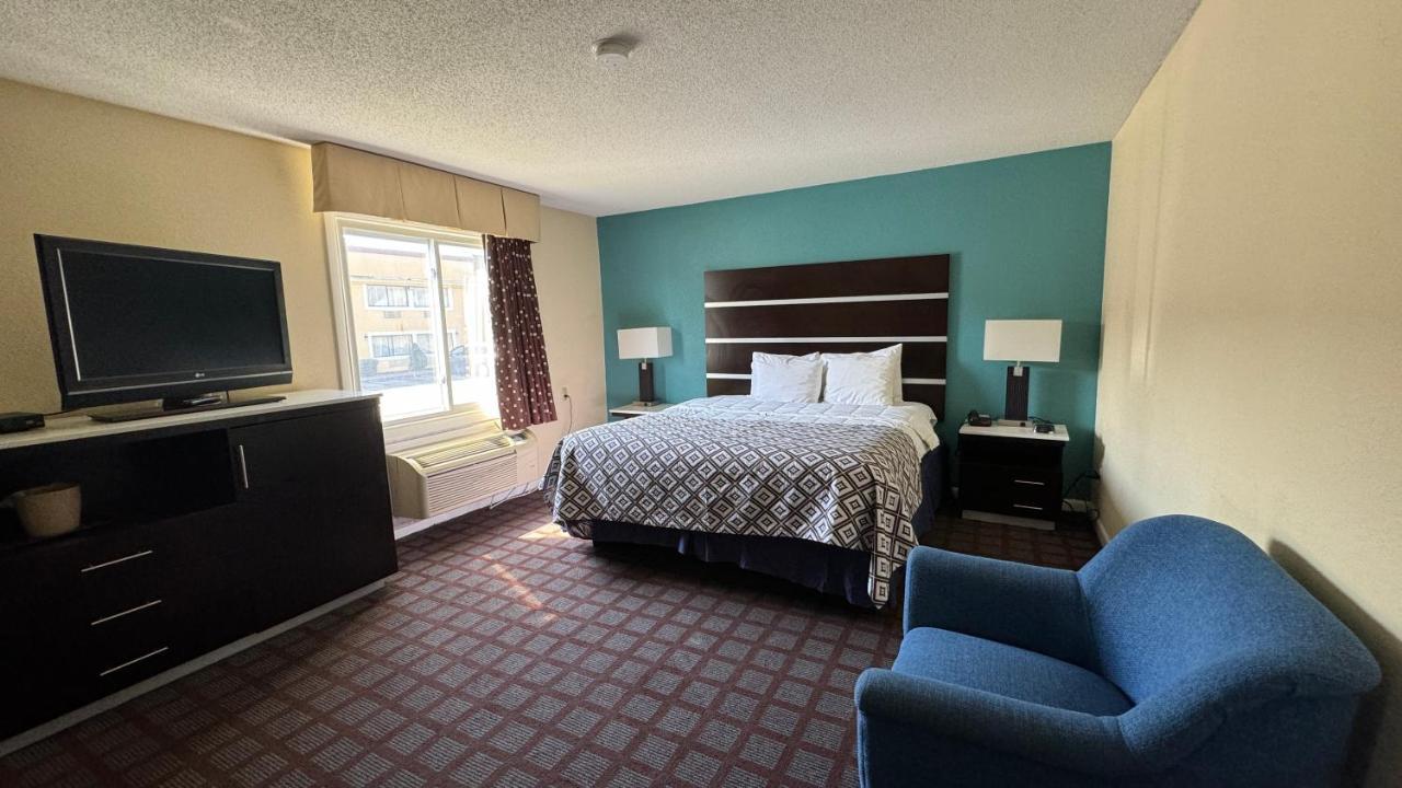 Americas Best Value Inn New London Mystic Bagian luar foto