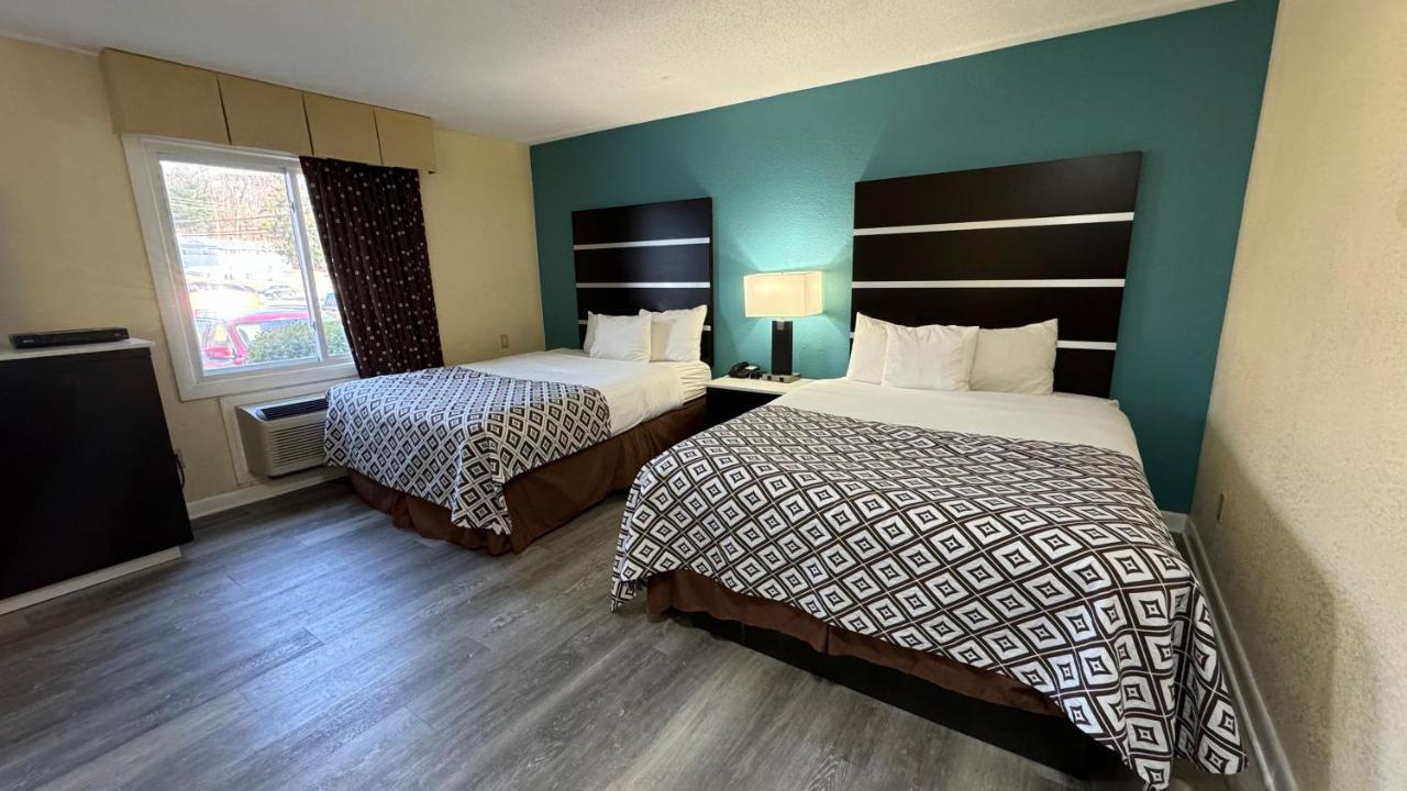 Americas Best Value Inn New London Mystic Bagian luar foto