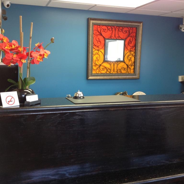 Americas Best Value Inn New London Mystic Bagian luar foto
