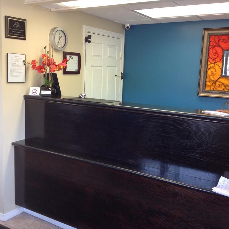 Americas Best Value Inn New London Mystic Bagian luar foto