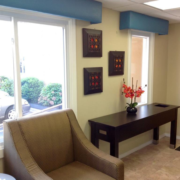 Americas Best Value Inn New London Mystic Bagian luar foto