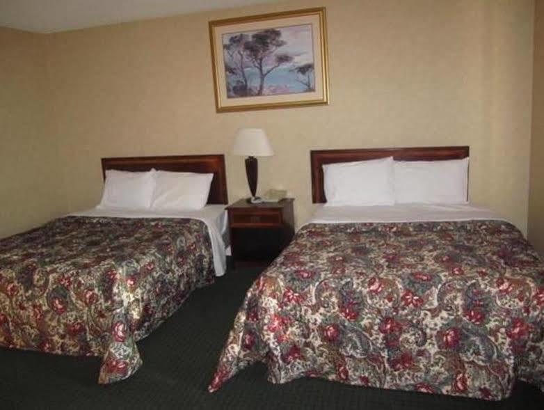 Americas Best Value Inn New London Mystic Bagian luar foto